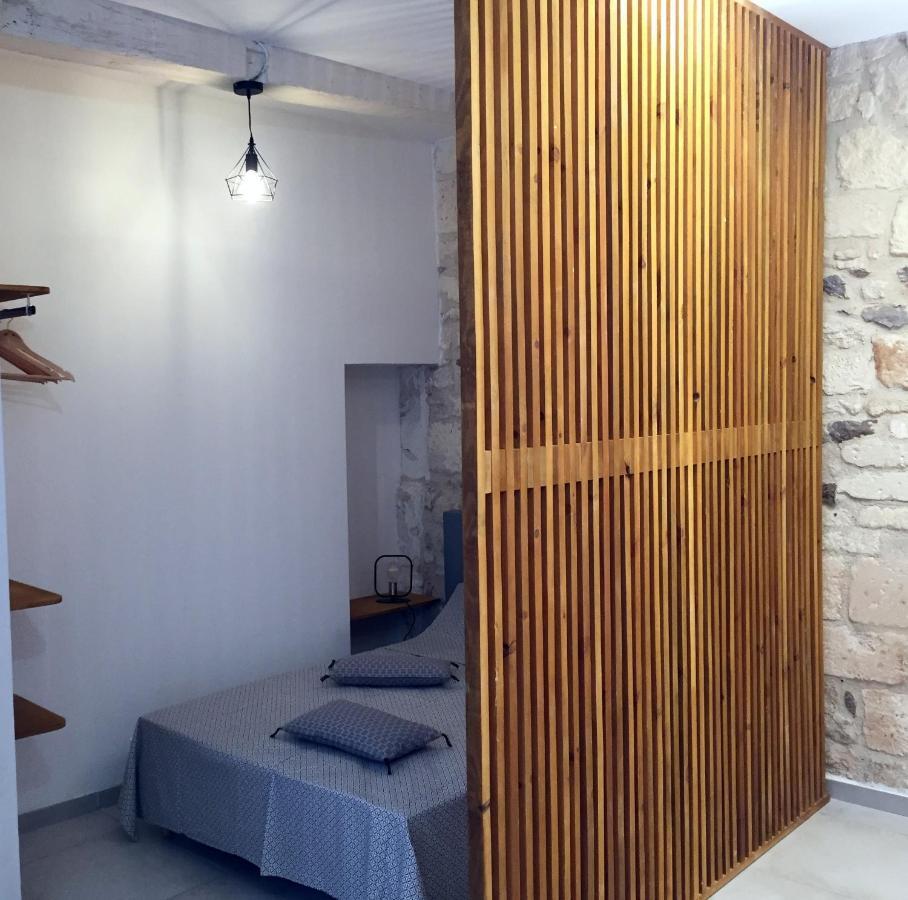 Studio Climatise, La Cloison Arles Exterior foto